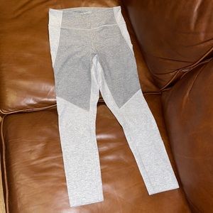Outdoor Voices two-tone colorblocked 3/4 leggings